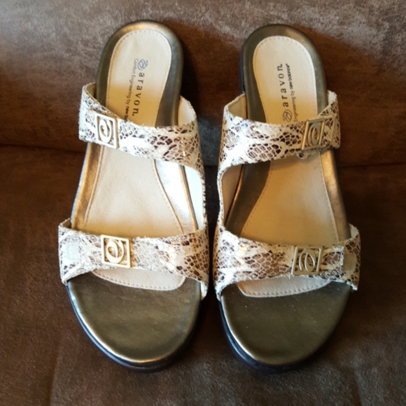 Aravon Sandals - Picture 1 of 5